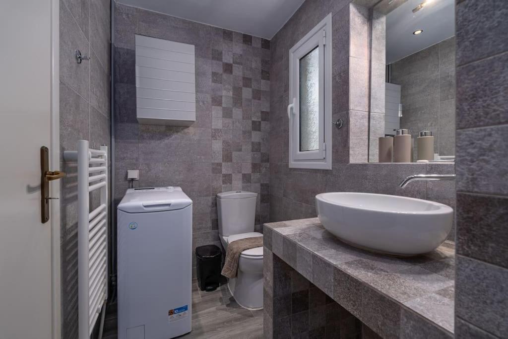 Peaceful 2 Bedroom In Glyfada Center Афины Экстерьер фото