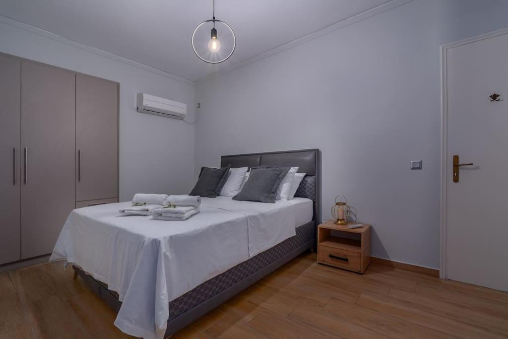 Peaceful 2 Bedroom In Glyfada Center Афины Экстерьер фото